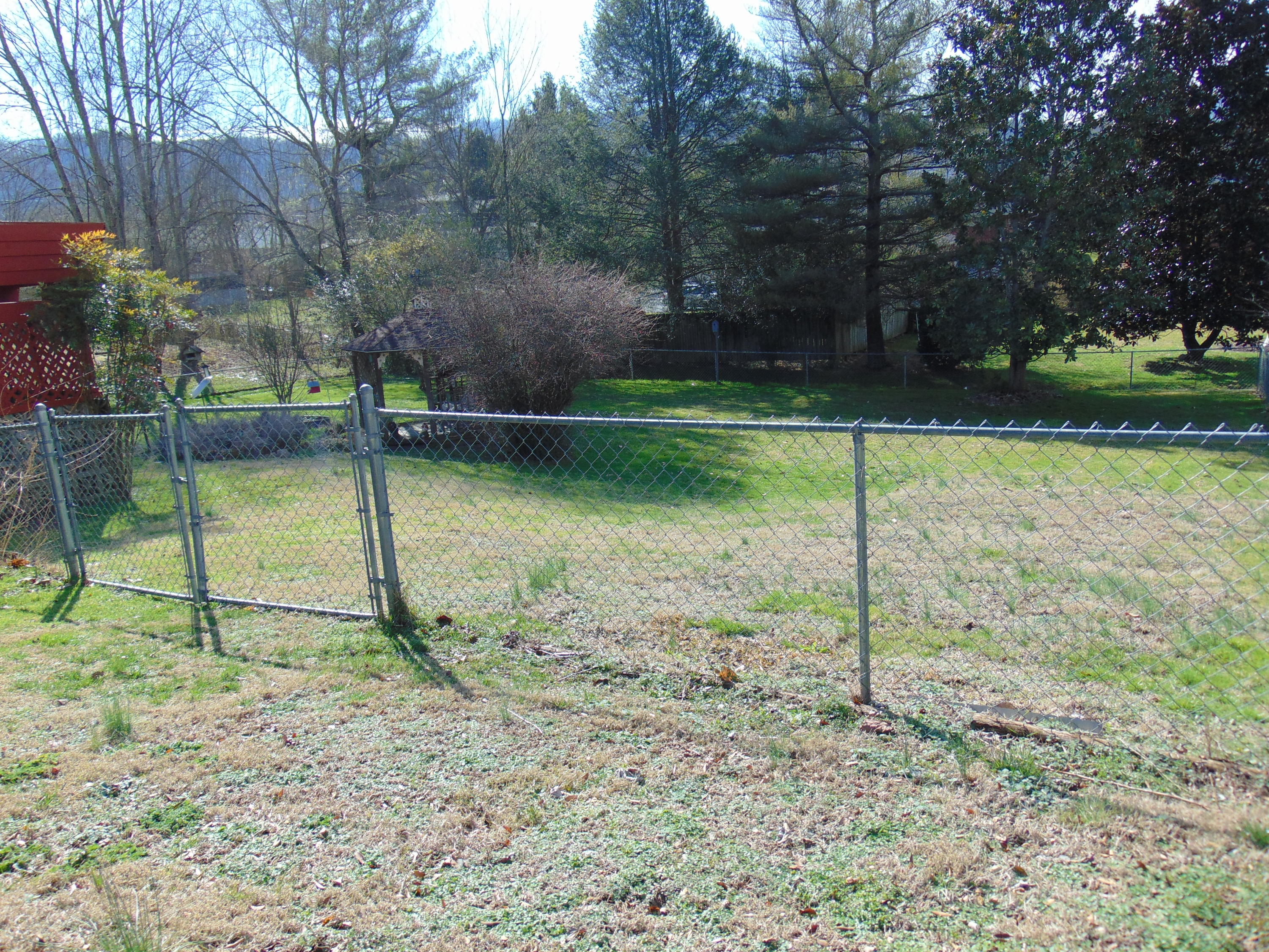 120 Alpine Road Middlesboro, KY 40965 - Photo 4 of 35 DSC00676