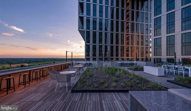 $2,989 | 4710 Elm Street, Unit 1BW0101, Bethesda, MD 20814