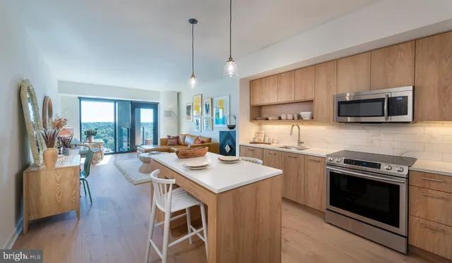 $2,989 | 4710 Elm Street, Unit 1BW0101, Bethesda, MD 20814