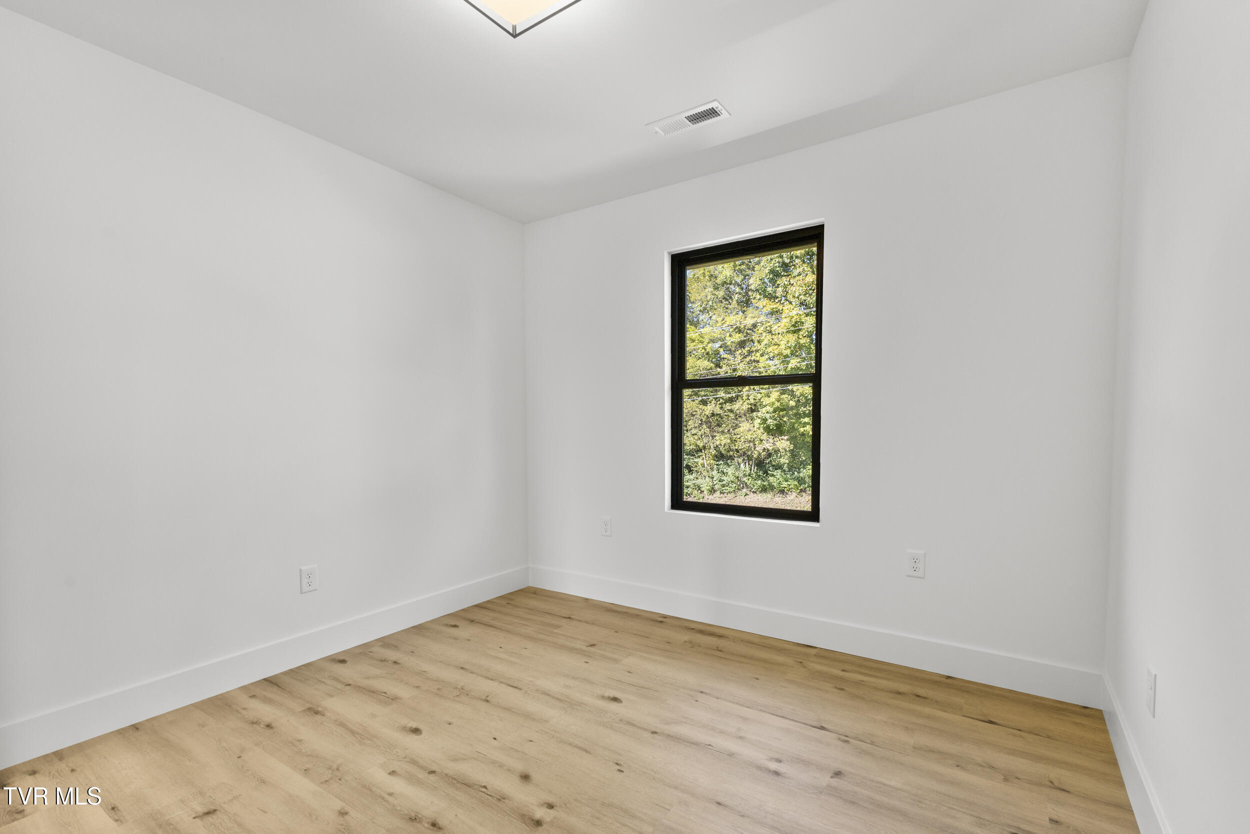 400 Noes Chapel Road Morristown, TN 37814 - Photo 32 of 45 37_img_4206