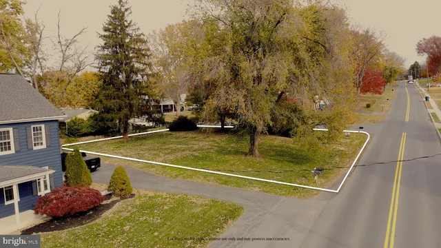 a view of a tennis court