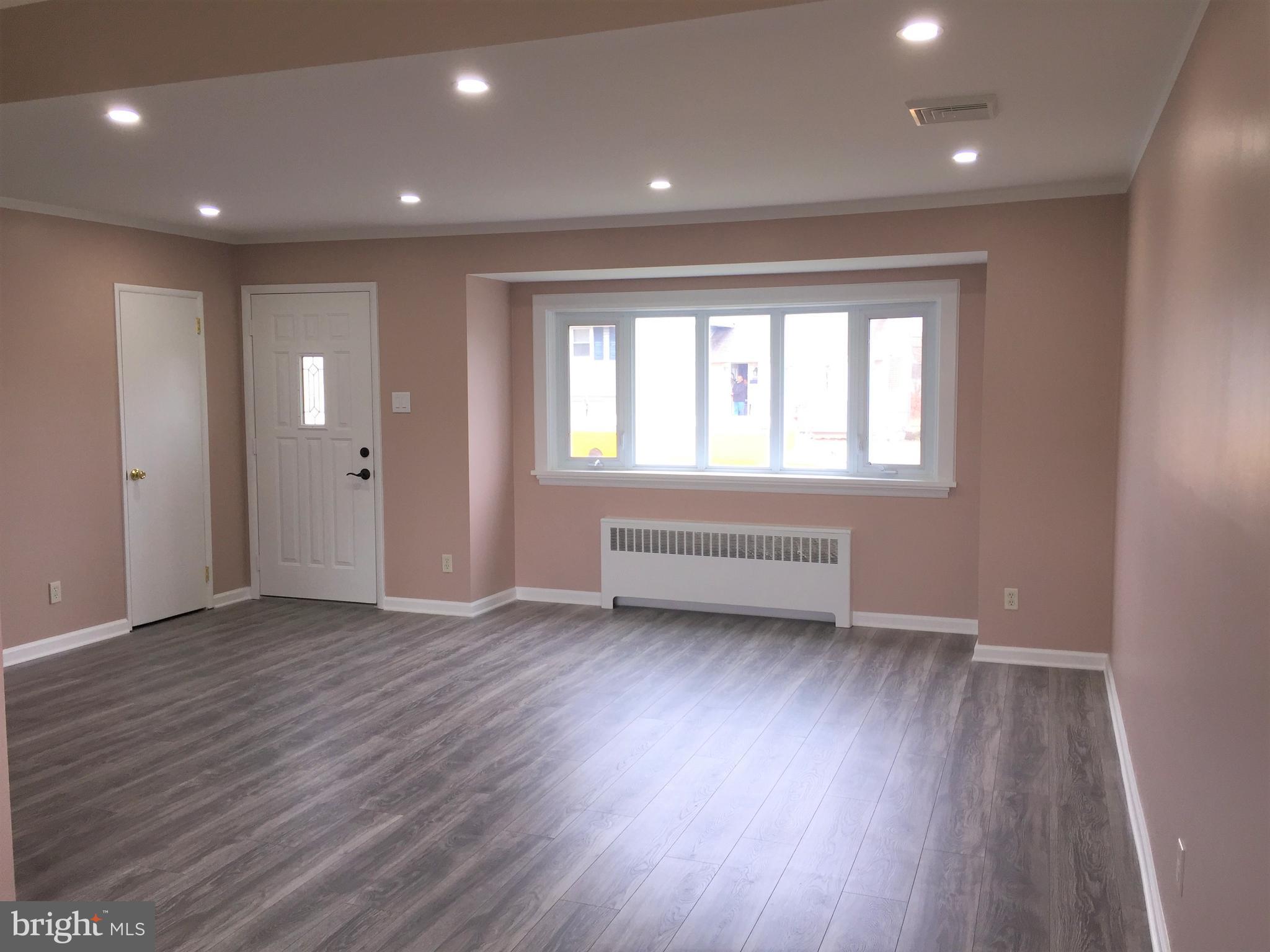 9959 Dungan Road Philadelphia, PA 19115 - Photo 3 of 13 Living room