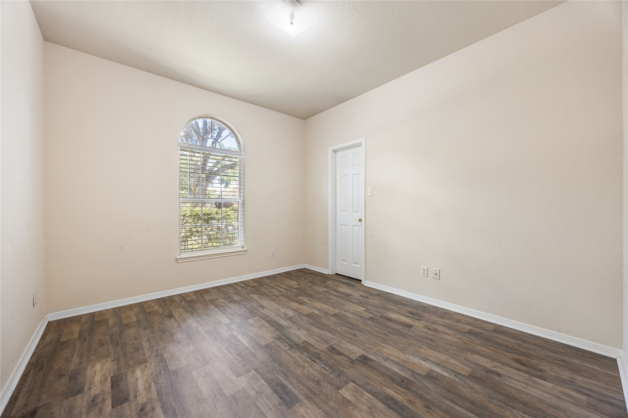 18739 Appletree Ridge Road Houston, TX 77084 - Photo 23 of 34 an empty room with wooden floor and windows