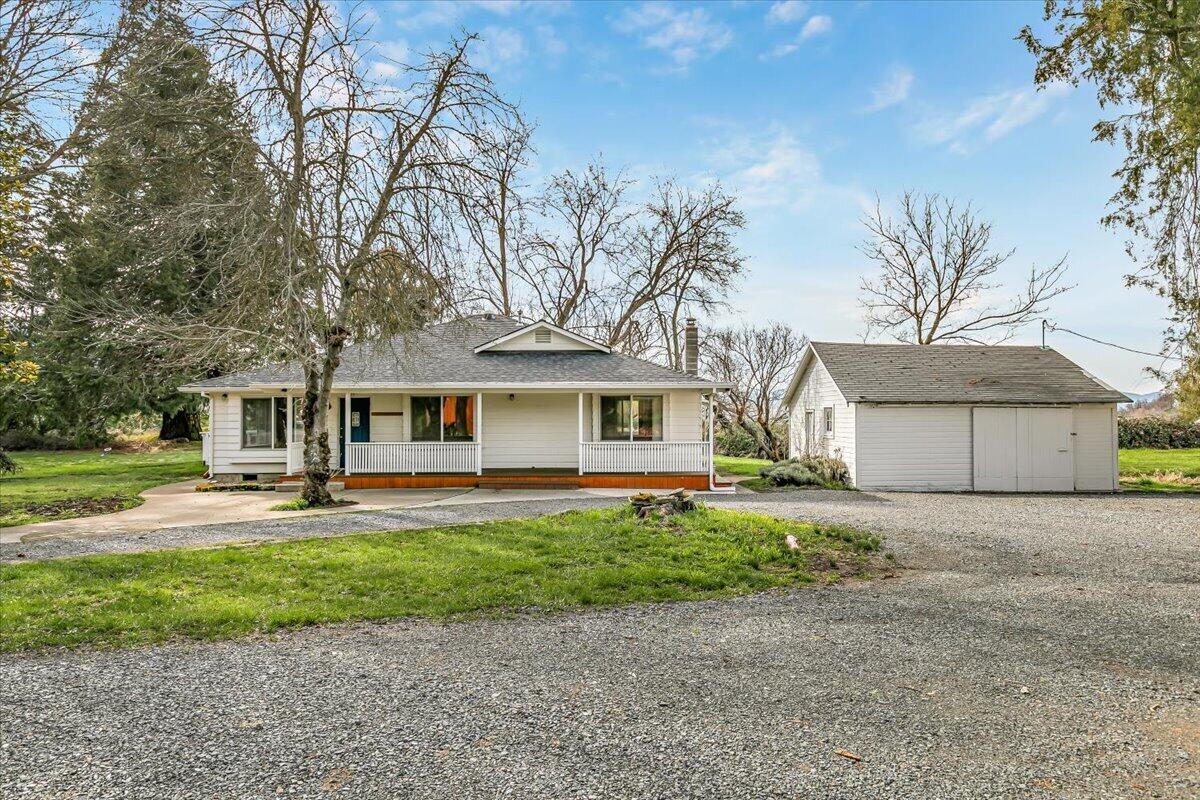 4127 Fern Valley Road Medford, OR 97504 - Photo 6 of 61 04-4