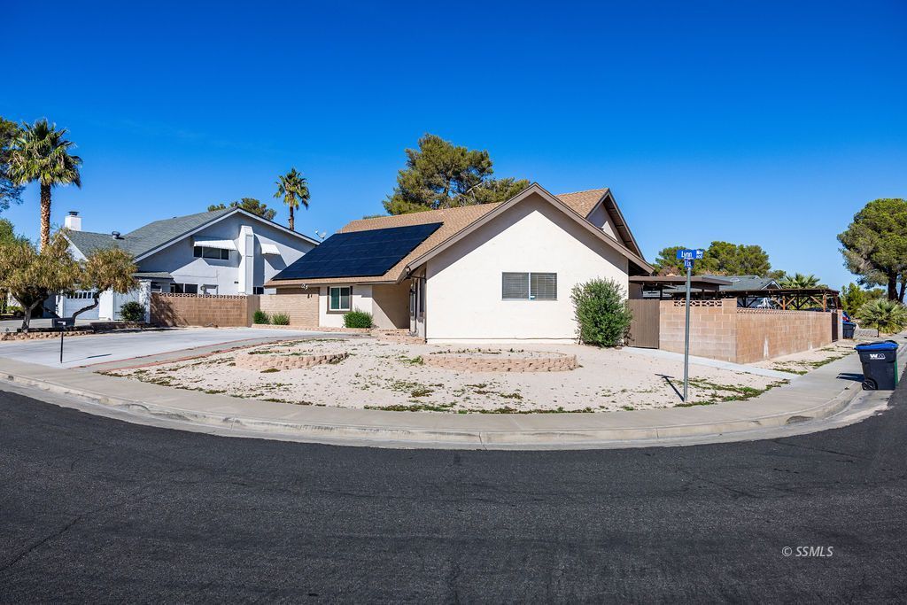 812 Lynn Way Ridgecrest, CA 93555 - Photo 4 of 48