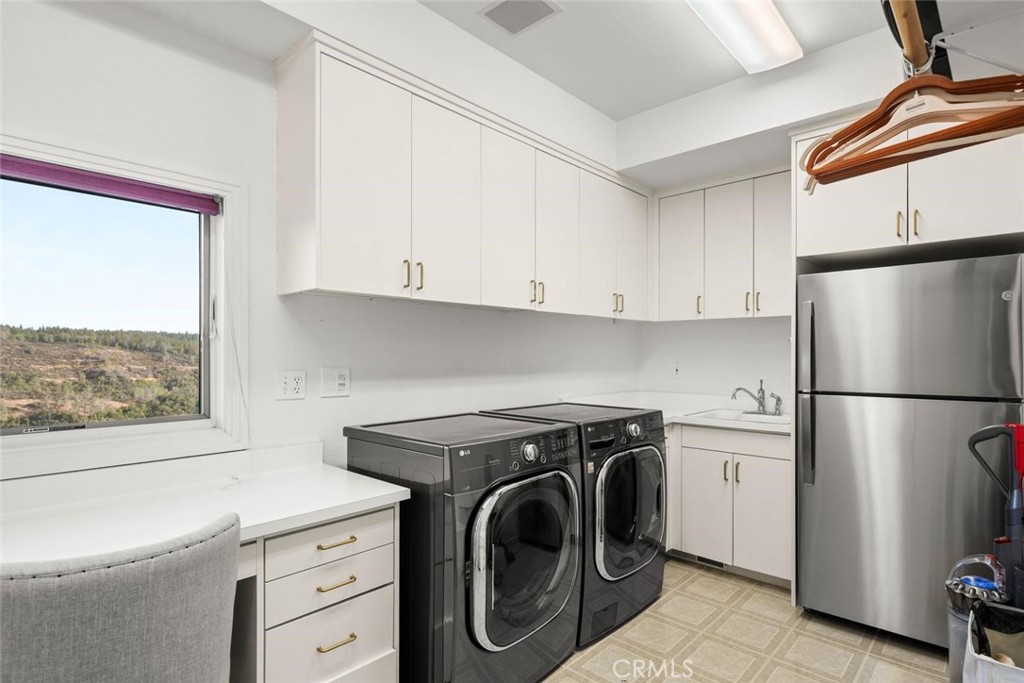 14950 Eagle Ridge Drive Forest Ranch, CA 95942 - Photo 36 of 47 Laundry Room