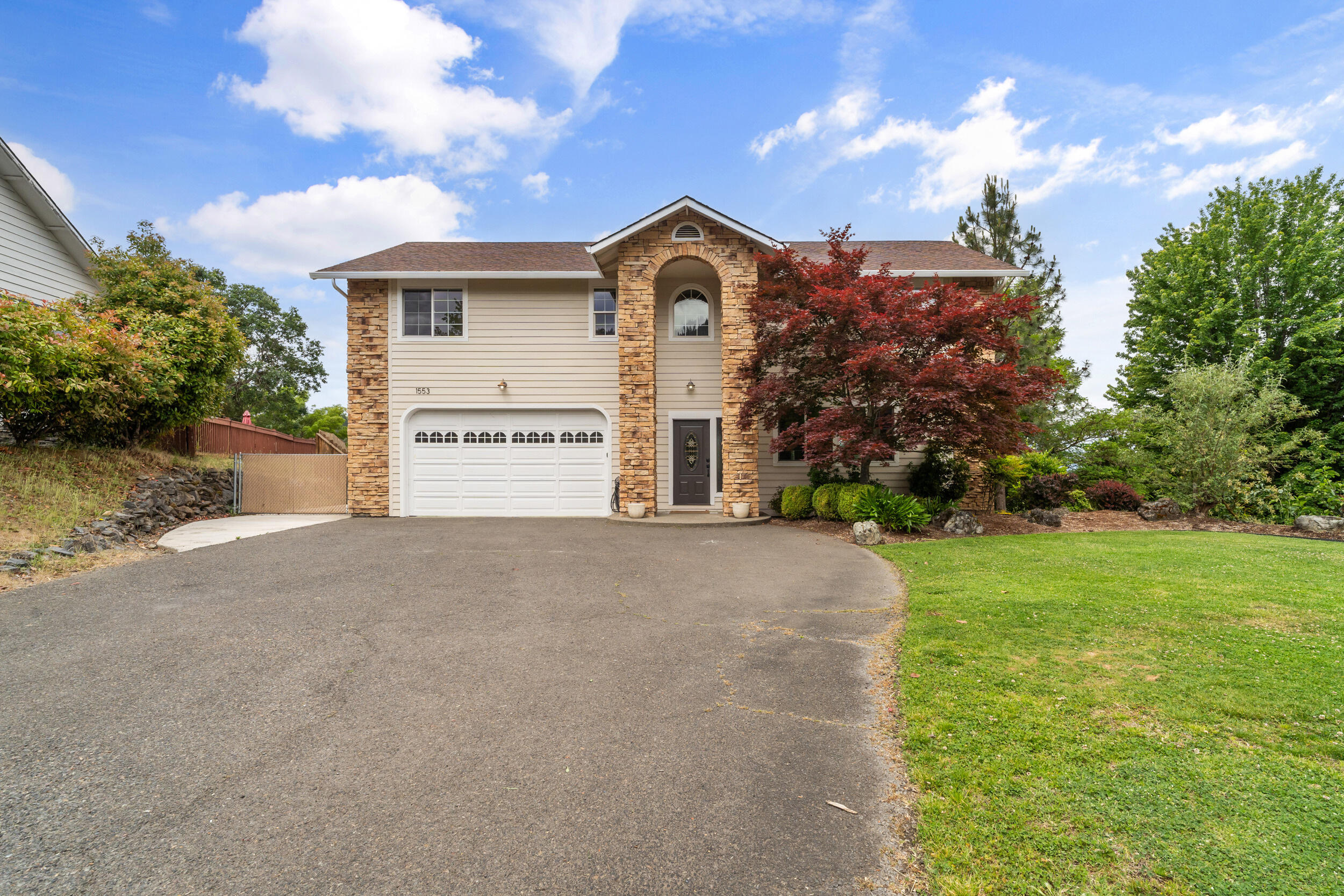 1553 Panoramic Loop Grants Pass, OR 97527 - Photo 49 of 51