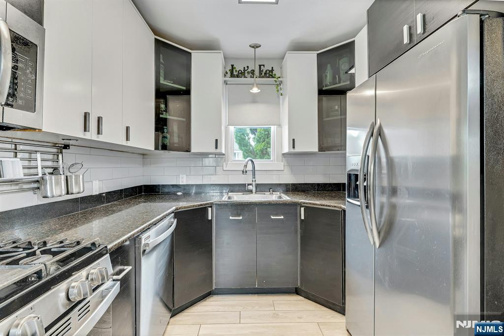 444 Riverside Avenue Lyndhurst, NJ 07071 - Photo 13 of 29