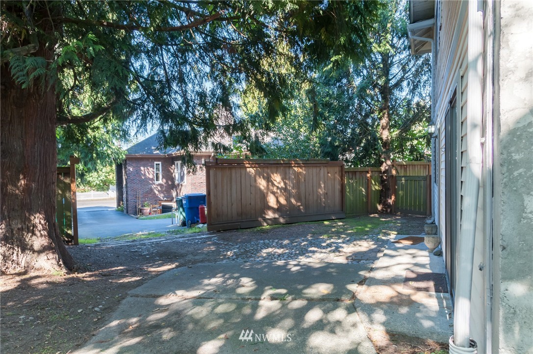 10123 Holman Road Northwest Seattle, WA 98177 - Photo 4 of 24 Gallery Image 4