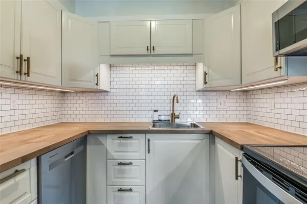 $170,000 | 5902 Marvin Loving Drive, Unit 201, Garland, TX 75043