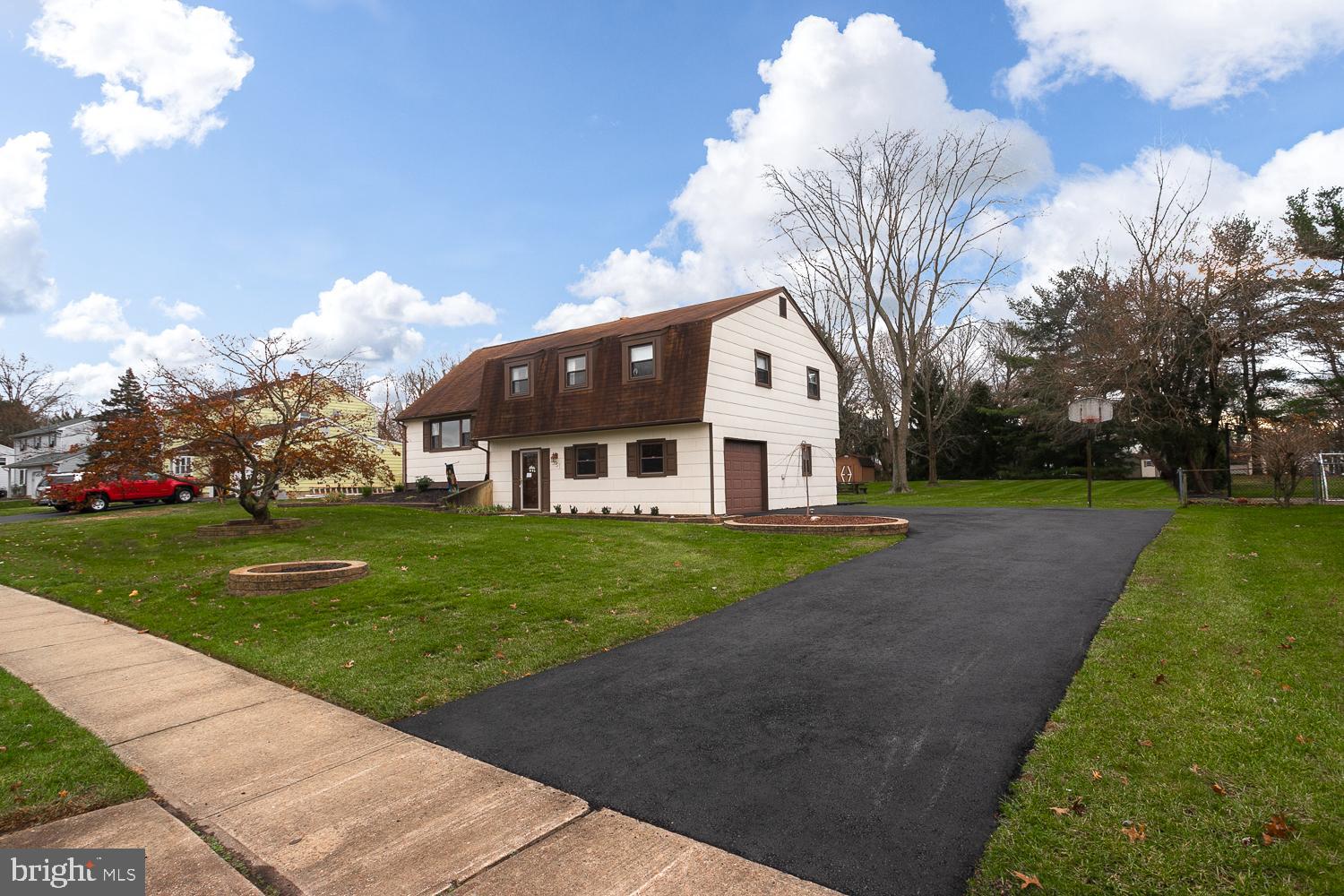 561 Flock Road Hamilton, NJ 08690 - Photo 2 of 35