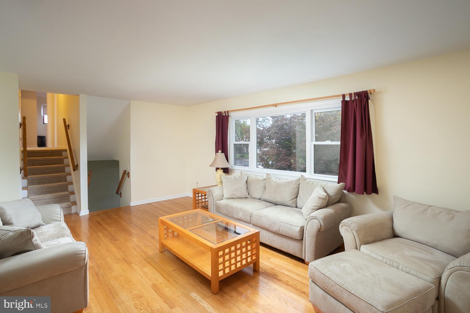 561 Flock Road Hamilton, NJ 08690 - Photo 13 of 35 Livingroom with hardwoor floors