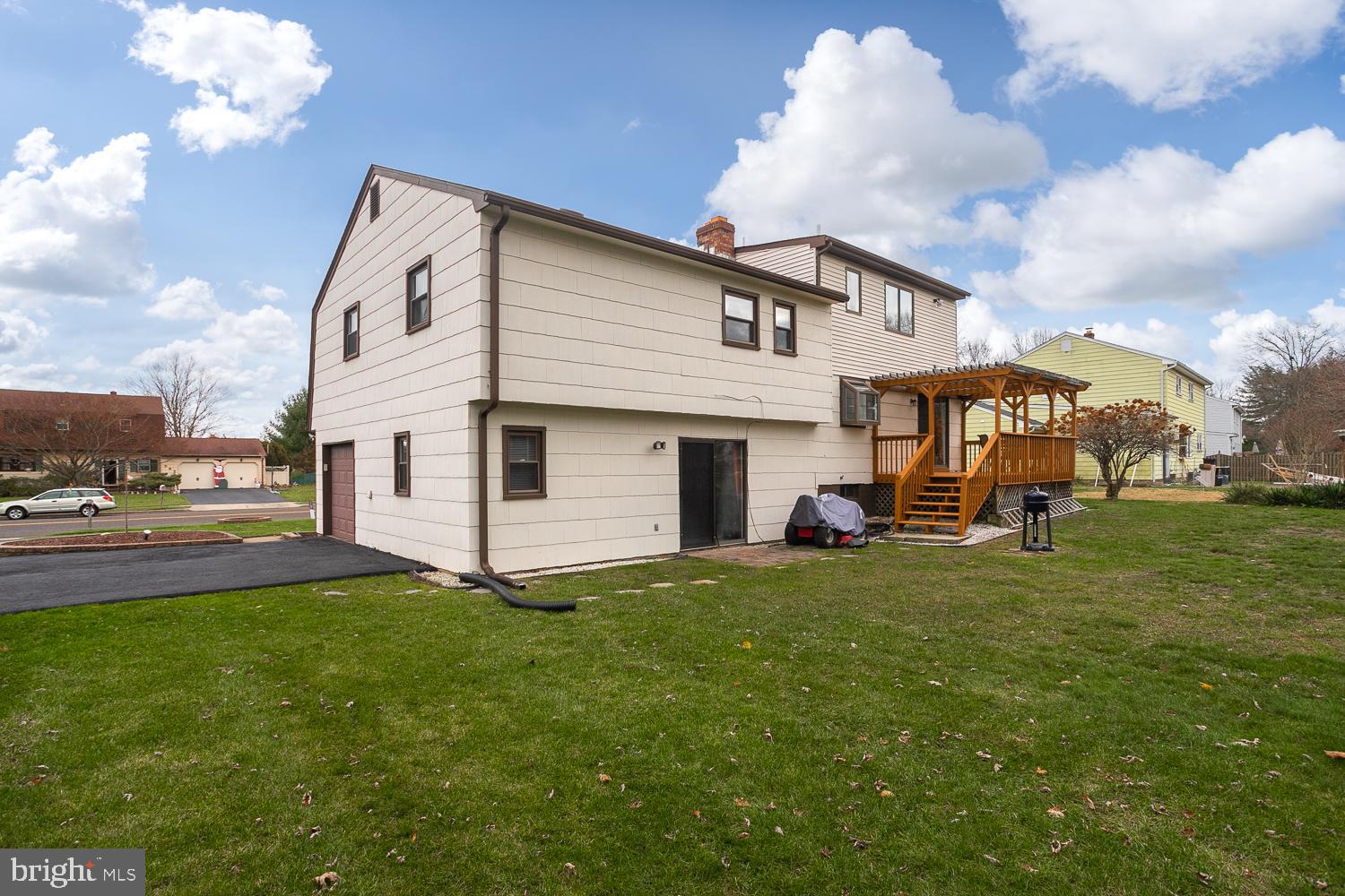 561 Flock Road Hamilton, NJ 08690 - Photo 3 of 35
