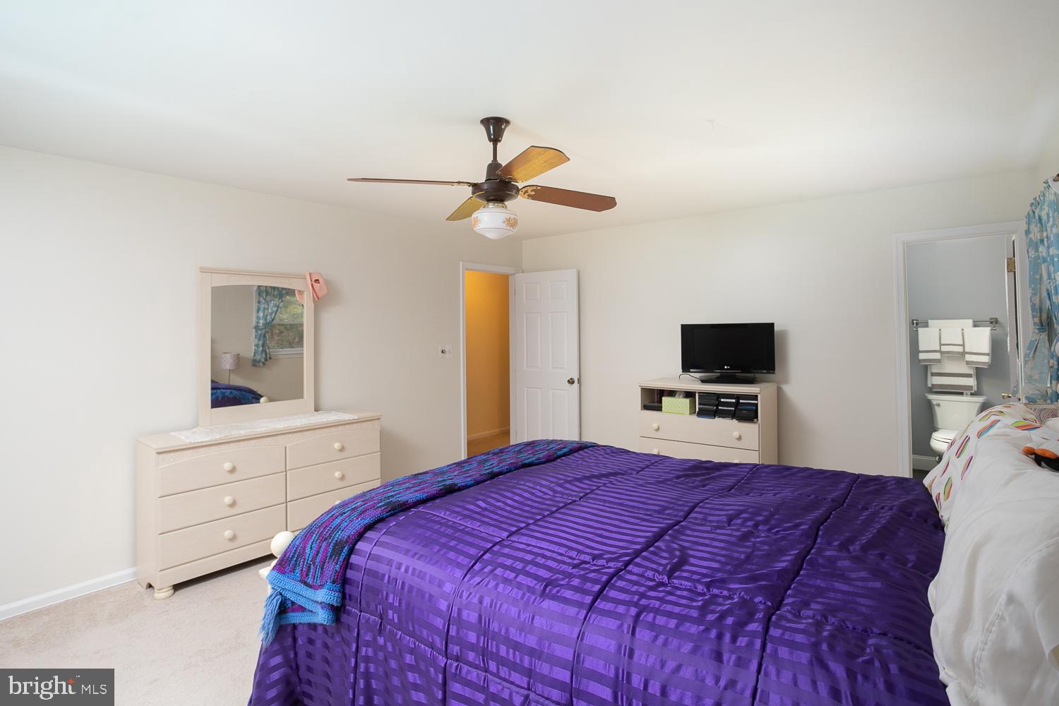 561 Flock Road Hamilton, NJ 08690 - Photo 21 of 35 Bedroom number 2 with 2 closets and full bath