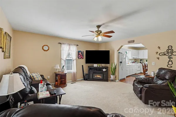 $400,000 | 300 South Broome Street, Waxhaw, NC 28173