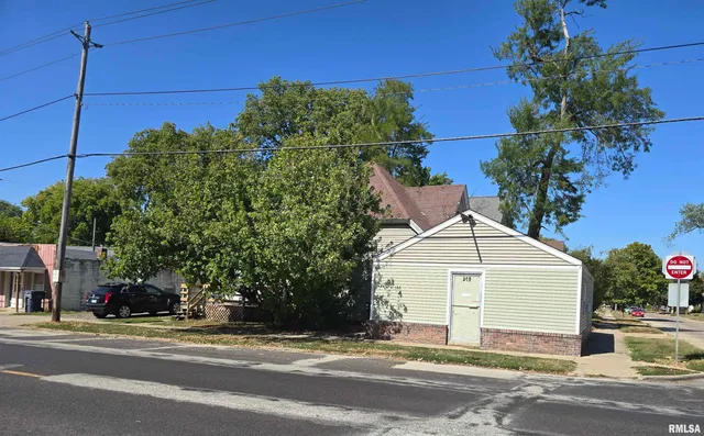 $77,900 | 349 Derby Street, Pekin, IL 61554