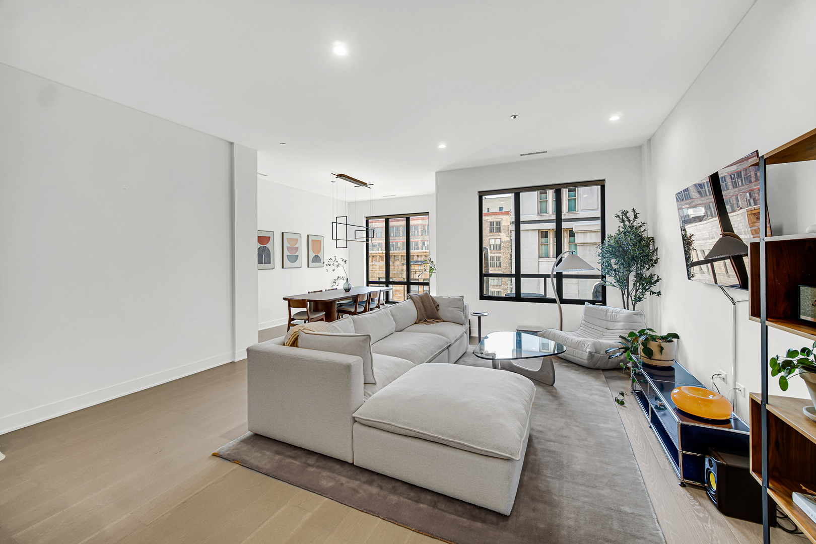323 South Racine Avenue, Unit 5A Chicago, IL 60607 - Photo 8 of 26 a living room with furniture and a window
