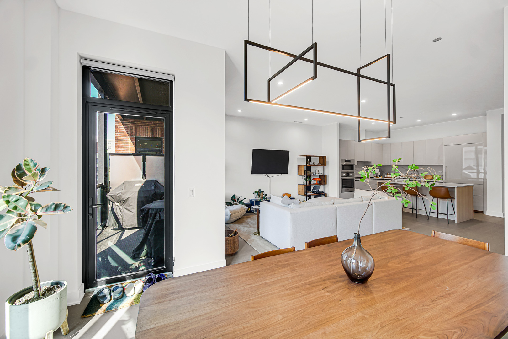 323 South Racine Avenue, Unit 5A Chicago, IL 60607 - Photo 9 of 26 a view of a living room and bathroom