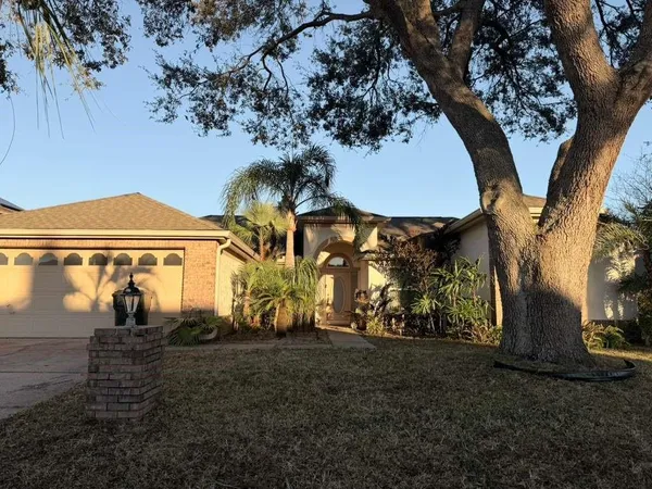 a view of a house with a yard
