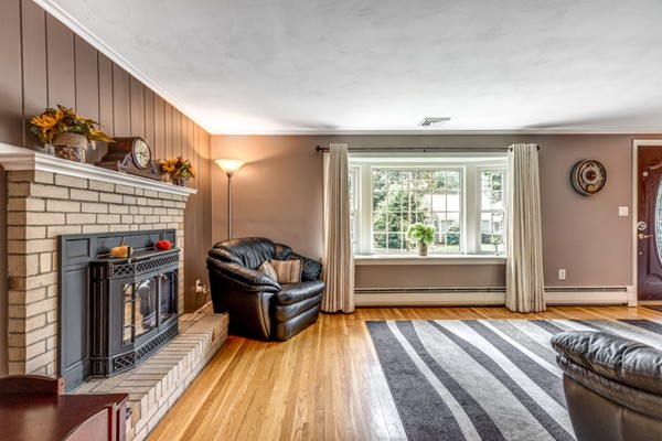 14 Richards Road Lynnfield, MA 01940 - Photo 8 of 30 Gallery Image 8