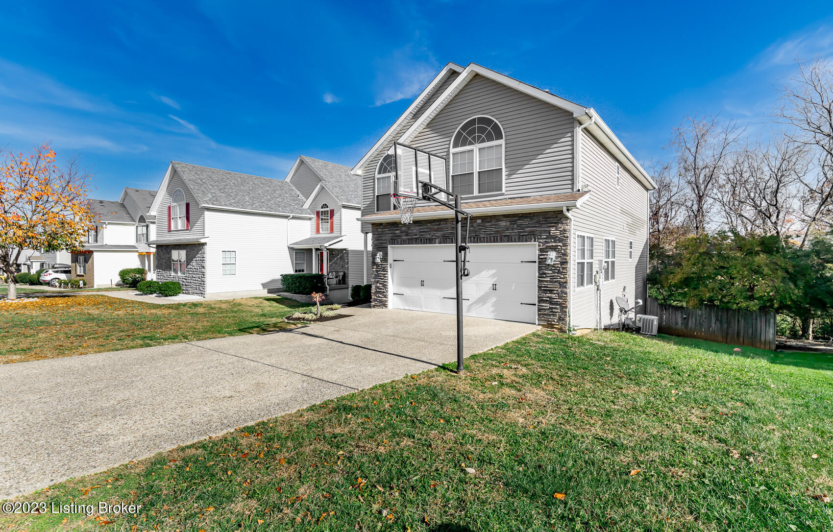 7833 Lariat Road Louisville, KY 40219 - Photo 4 of 88 LAR-105
