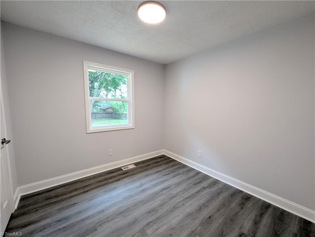 1892 Lake Road Thomasville, NC 27360 - Photo 21 of 32 Gallery Image 21