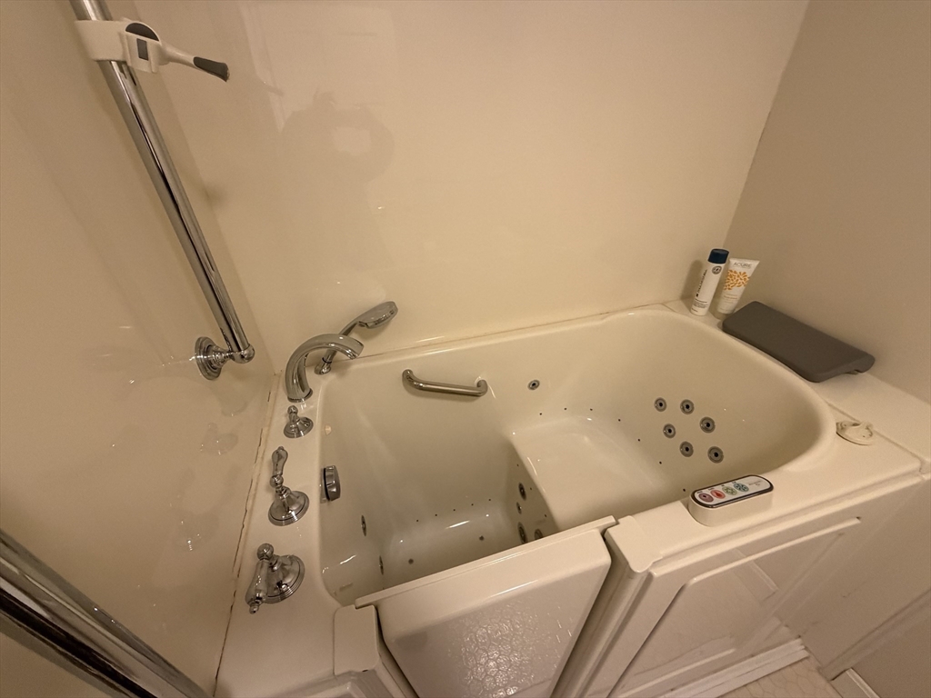 402 Country Side Road, Unit 402 Greenfield, MA 01301 - Photo 11 of 17 Gallery Image 11