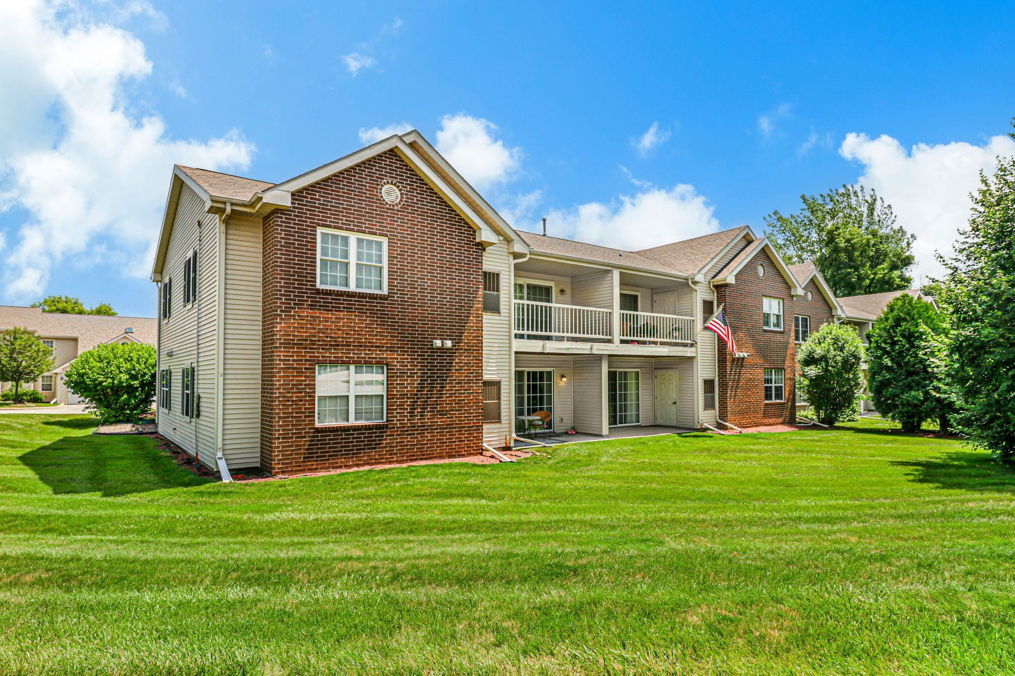 965 Park, Unit 101 Oregon, WI 53575 - Photo 3 of 31