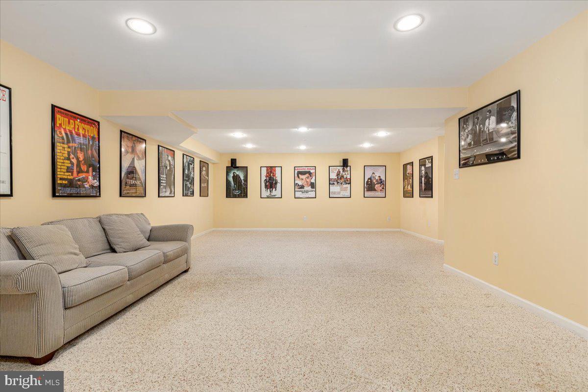8747 Diamond Hill Drive Bristow, VA 20136 - Photo 28 of 38 a living room with furniture and a potted plant