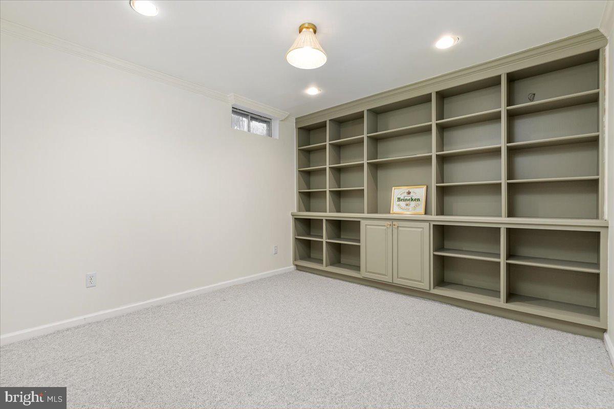 8747 Diamond Hill Drive Bristow, VA 20136 - Photo 32 of 38 a view of an empty room with a window and cabinet