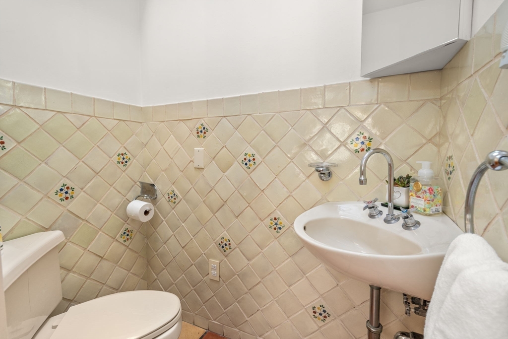 80 Fenwick Road Newton, MA 02468 - Photo 25 of 35 Gallery Image 25
