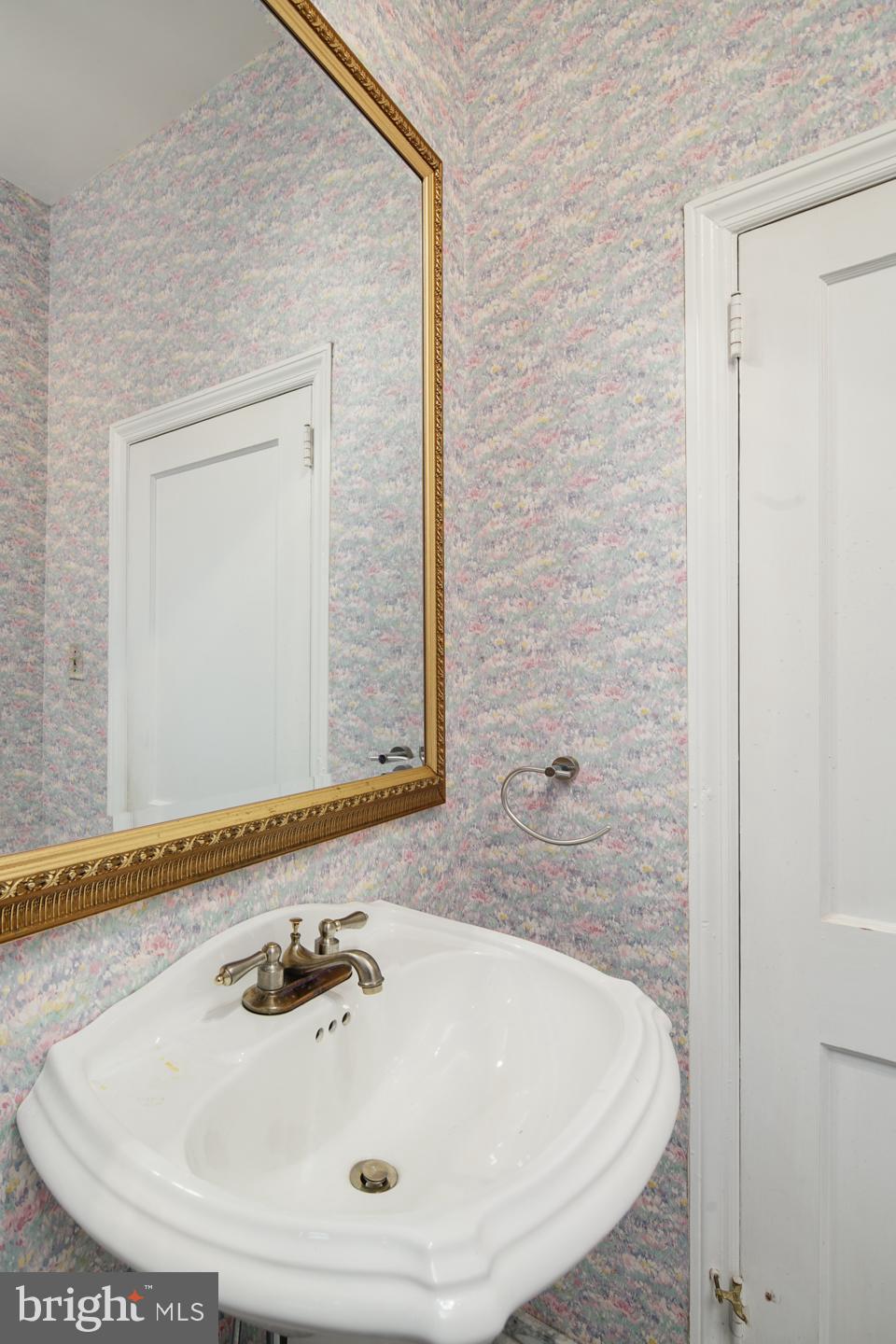201 South Chester Road Swarthmore, PA 19081 - Photo 5 of 27 Powder Room
