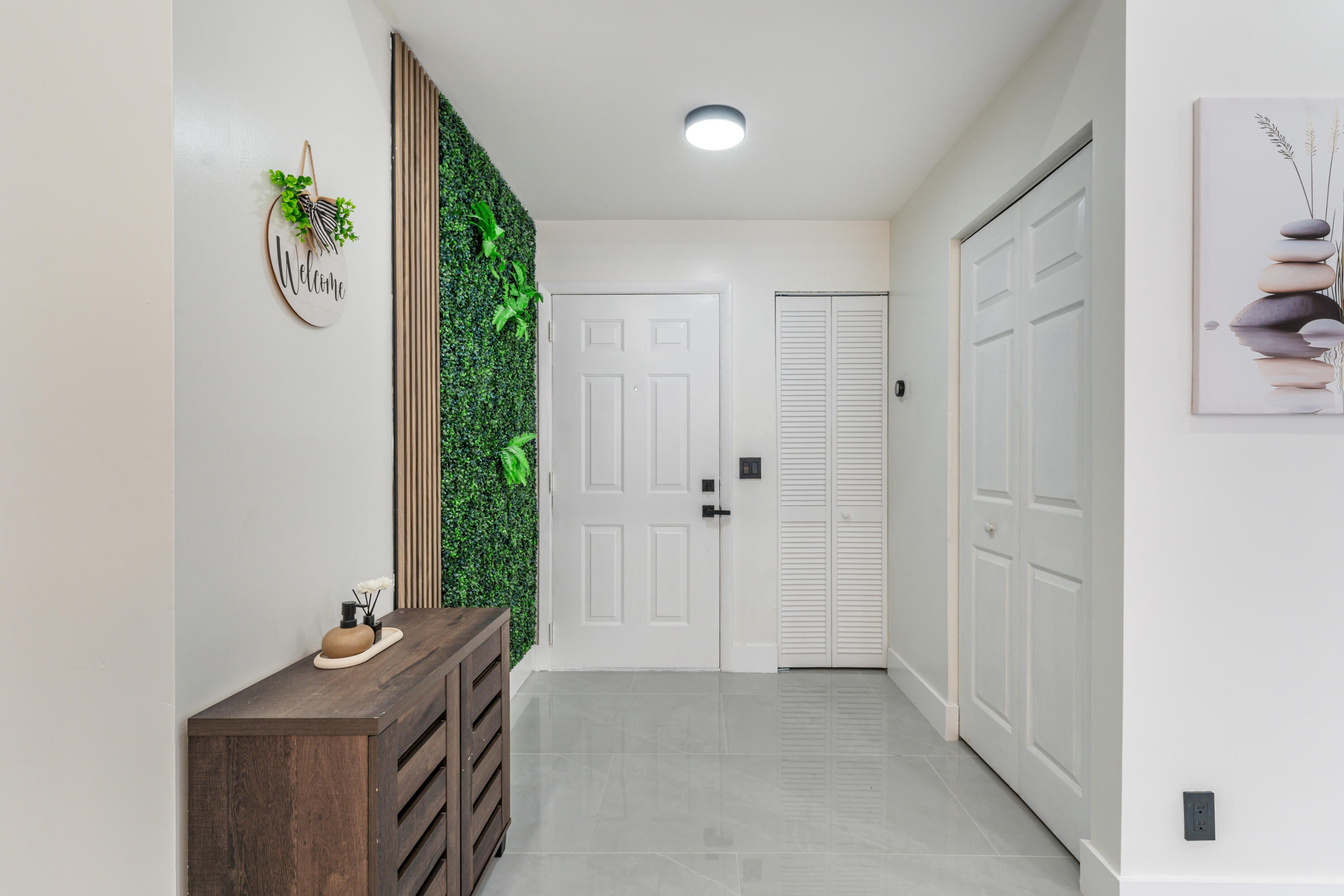 3084 Lighthouse Place Margate, FL 33063 - Photo 7 of 41 a room that has a bed and a window in it