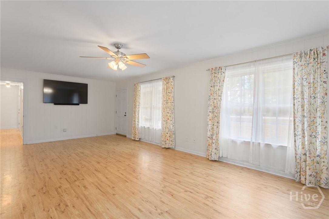 111 East Long Street Rincon, GA 31326 - Photo 9 of 31 Living room