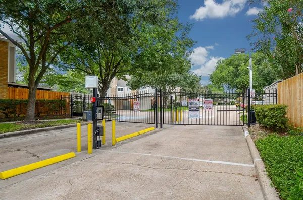 $2,095 | 1641 West Sam Houston Parkway South, Houston, TX 77042