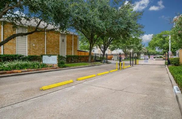$2,095 | 1641 West Sam Houston Parkway South, Houston, TX 77042