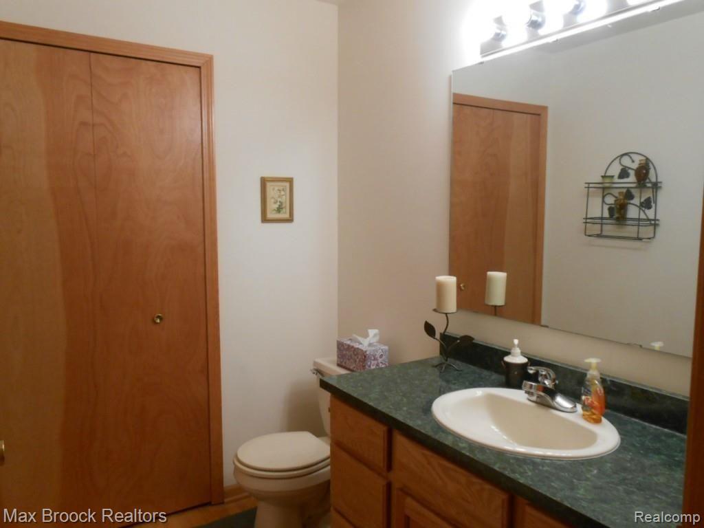 1872 East Hamlin Road Rochester Hills, MI 48307 - Photo 17 of 45