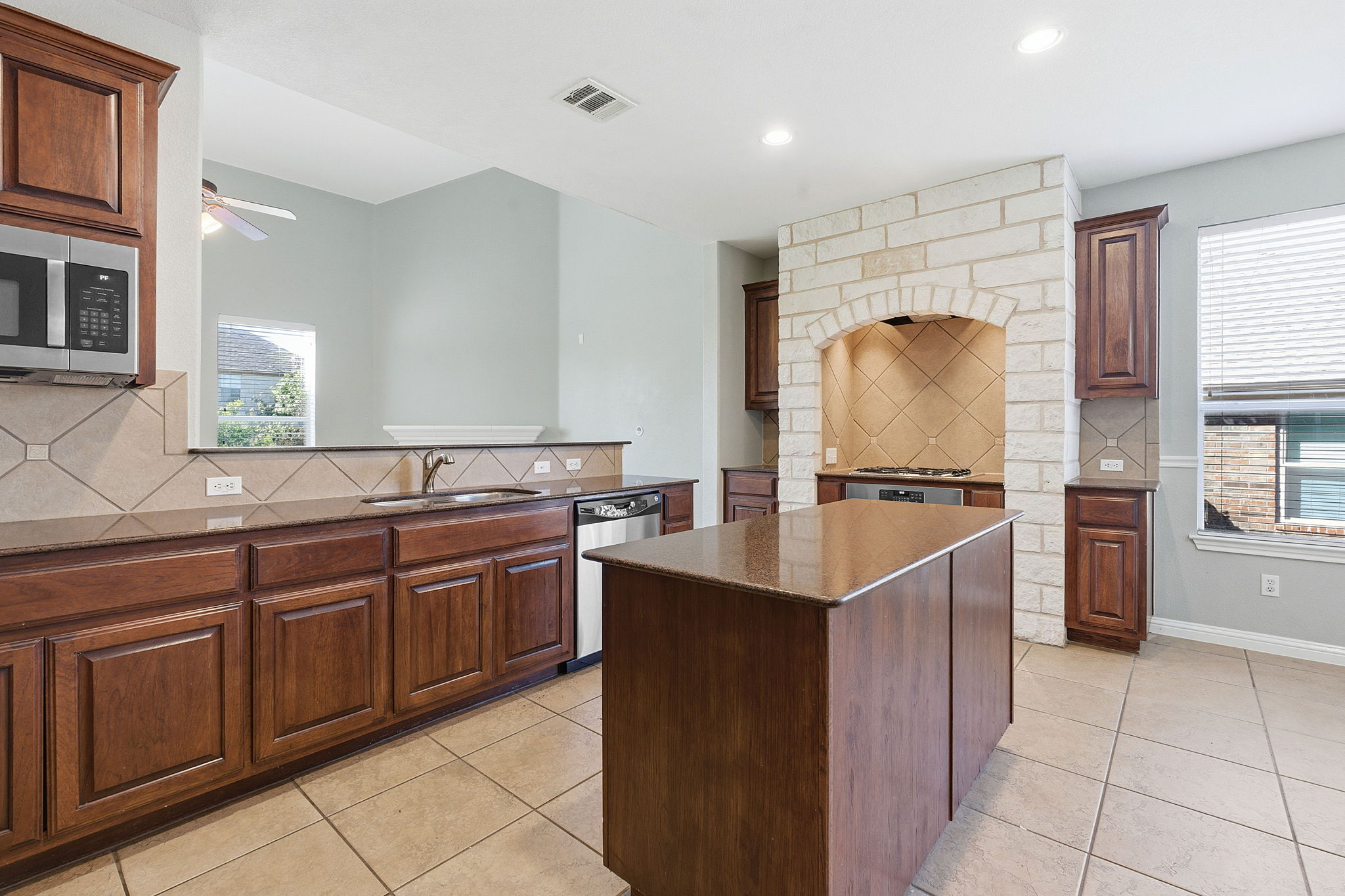 299 Limestone Trail Austin, TX 78737 - Photo 3 of 19