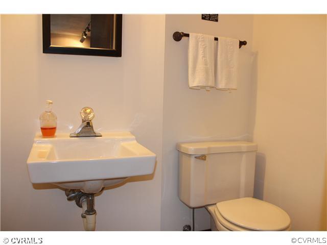 9402 Becton Road Glen Allen, VA 23060 - Photo 7 of 18 Gallery Image 7