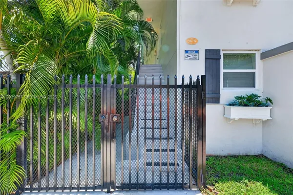 $1,750 | 3676 Oak Avenue, Unit 5, Miami, FL 33133