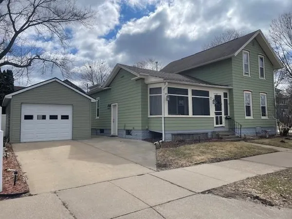 $274,900 | 426 West 4th Street, Winona, MN 55987