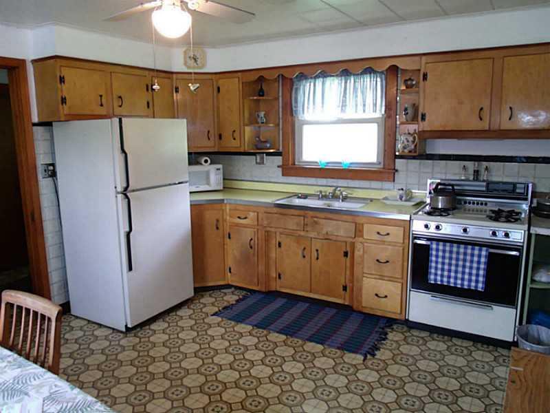 342 Oak Road Gibsonia, PA 15044 - Photo 5 of 22 Kitchen.