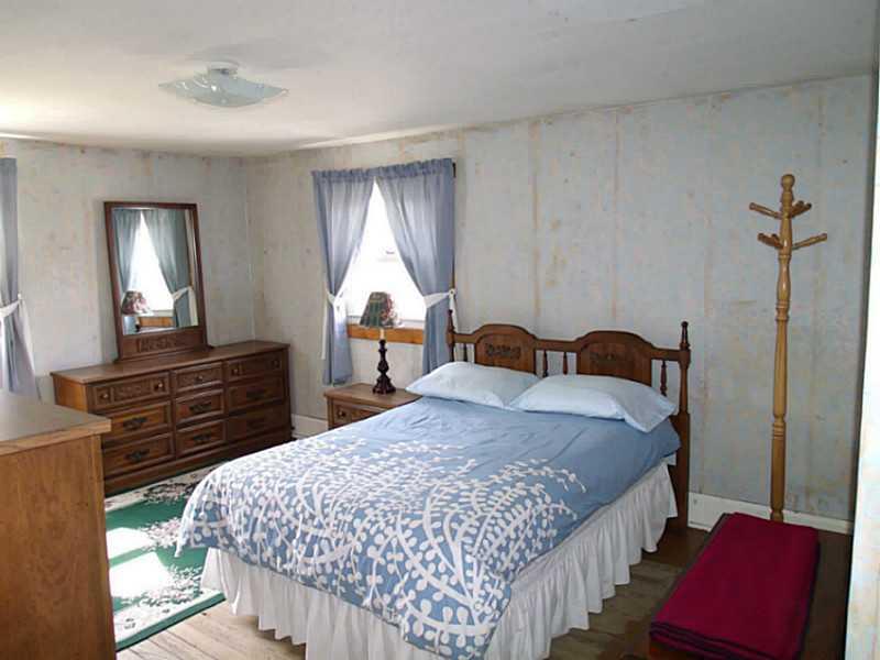 342 Oak Road Gibsonia, PA 15044 - Photo 7 of 22 Bedroom.