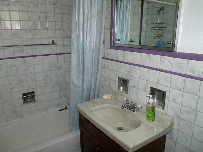342 Oak Road Gibsonia, PA 15044 - Photo 9 of 22 Full Bath.