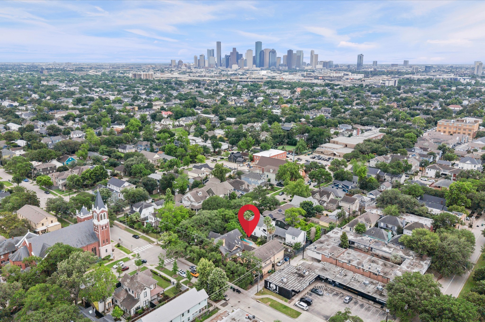 945 Harvard Street Houston, TX 77008 - Photo 43 of 47 an aerial view of a city