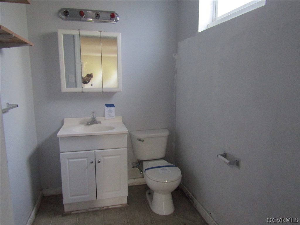 5450 Catterick Road North Chesterfield, VA 23234 - Photo 27 of 29 a bathroom with a toilet sink and mirror