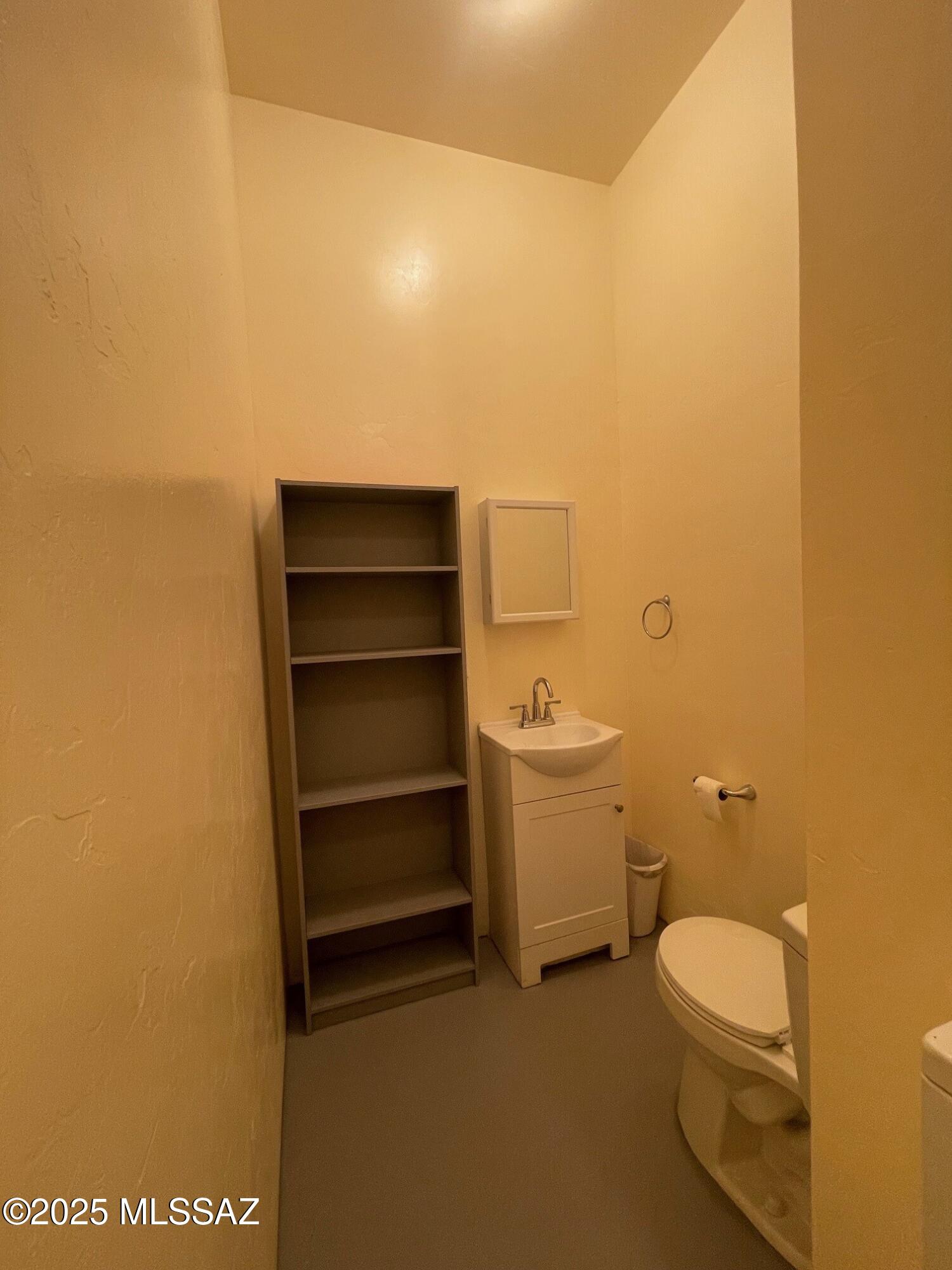 1094 North Pomerene Road Benson, AZ 85602 - Photo 37 of 48 Casita bath-Laundry