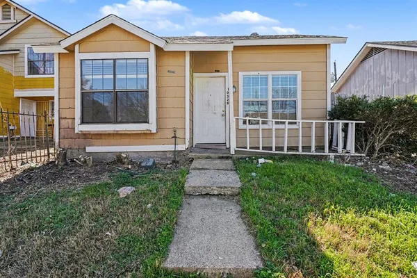 $1,450 | 10328 Chelmsford Drive, Dallas, TX 75217
