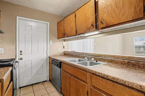 $1,450 | 10328 Chelmsford Drive, Dallas, TX 75217