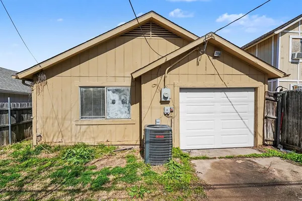 $1,450 | 10328 Chelmsford Drive, Dallas, TX 75217